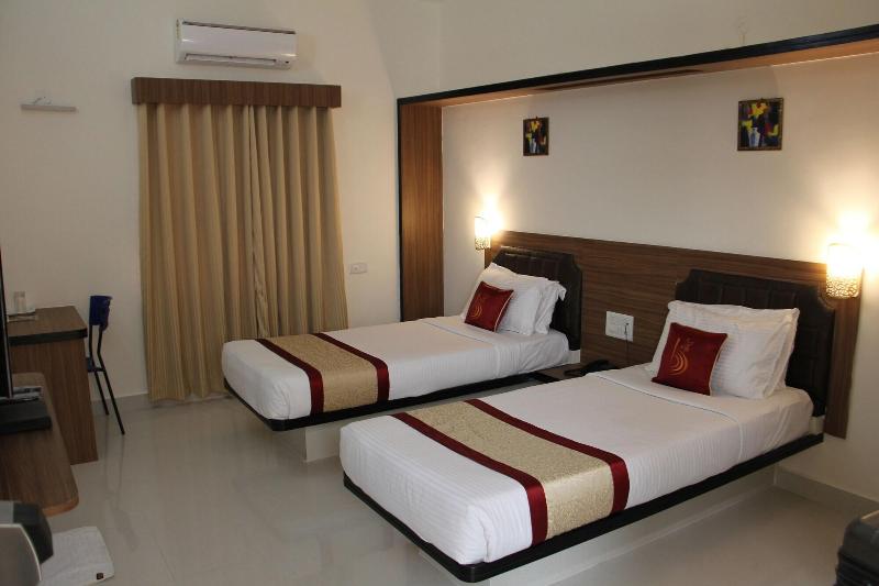 Hotel Grand Bee image