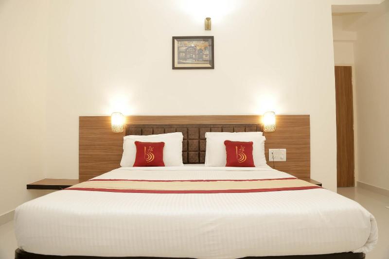 Hotel Grand Bee image