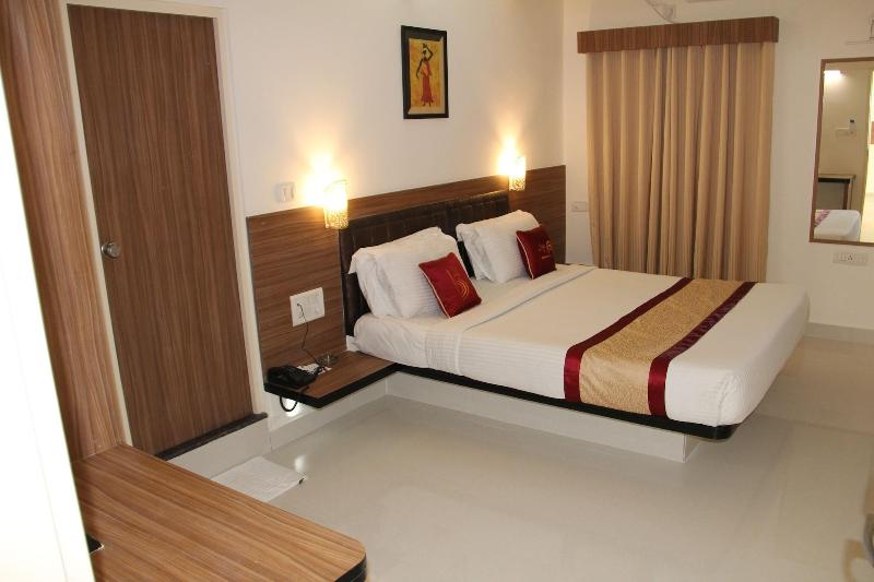 Hotel Grand Bee image