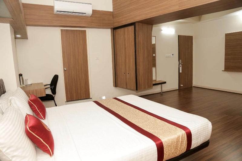Hotel Grand Bee image