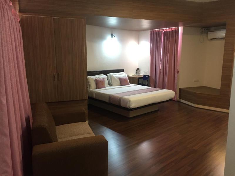 Hotel Grand Bee image