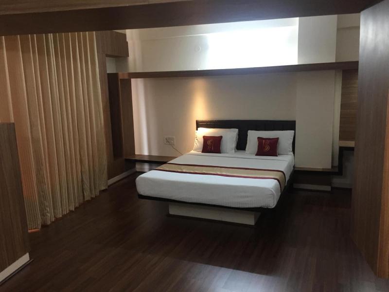 Hotel Grand Bee image