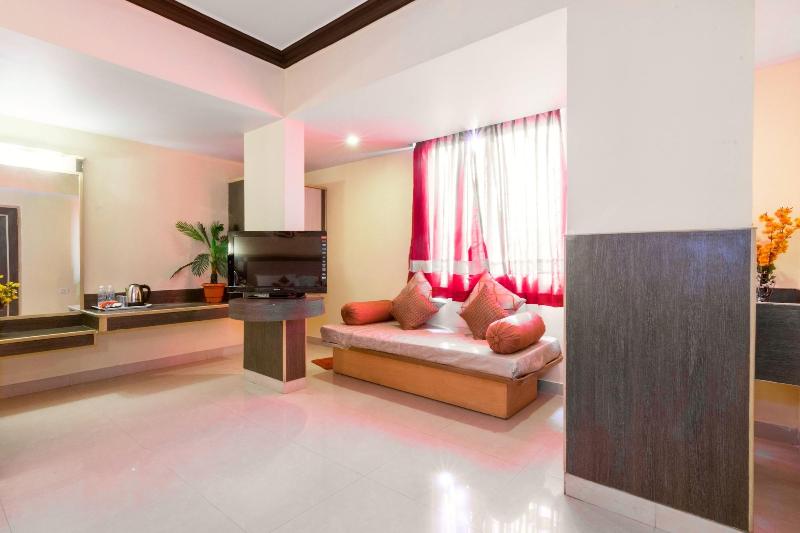 Octave Plaza Hotel image
