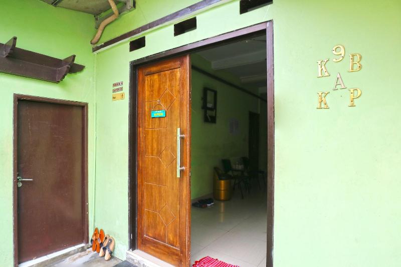 Kabin Kapsul Kayu Jati I Hostel