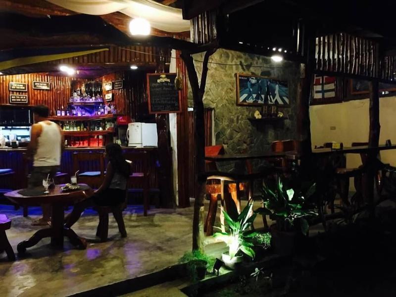 Hr Hotel Bar And Restaurant