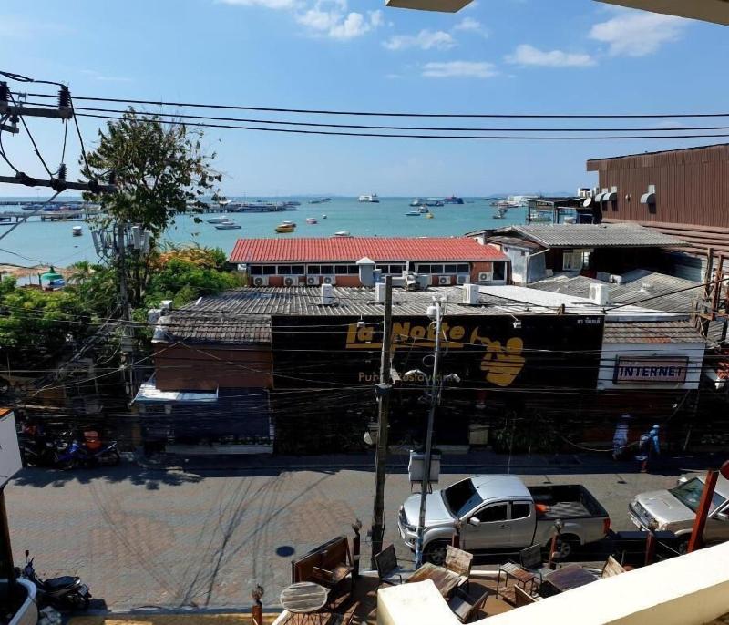 Walking Street Hostel By New Wave Adults Only image