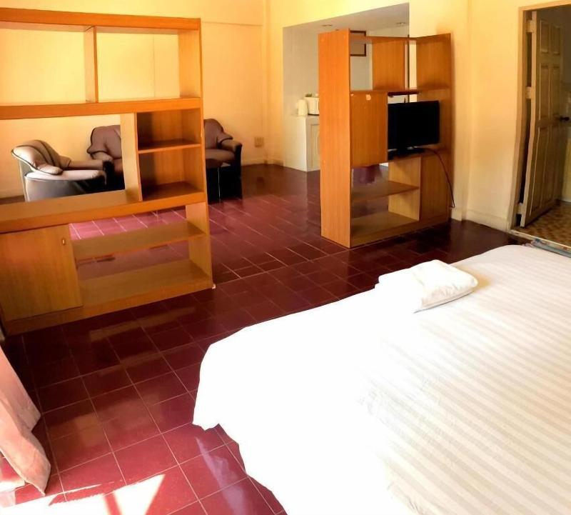 Walking Street Hostel By New Wave Adults Only image