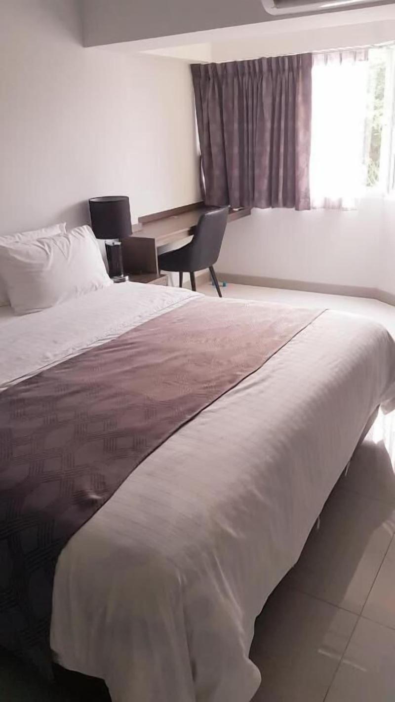 Walking Street Hostel By New Wave Adults Only image