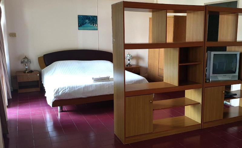 Walking Street Hostel By New Wave Adults Only image