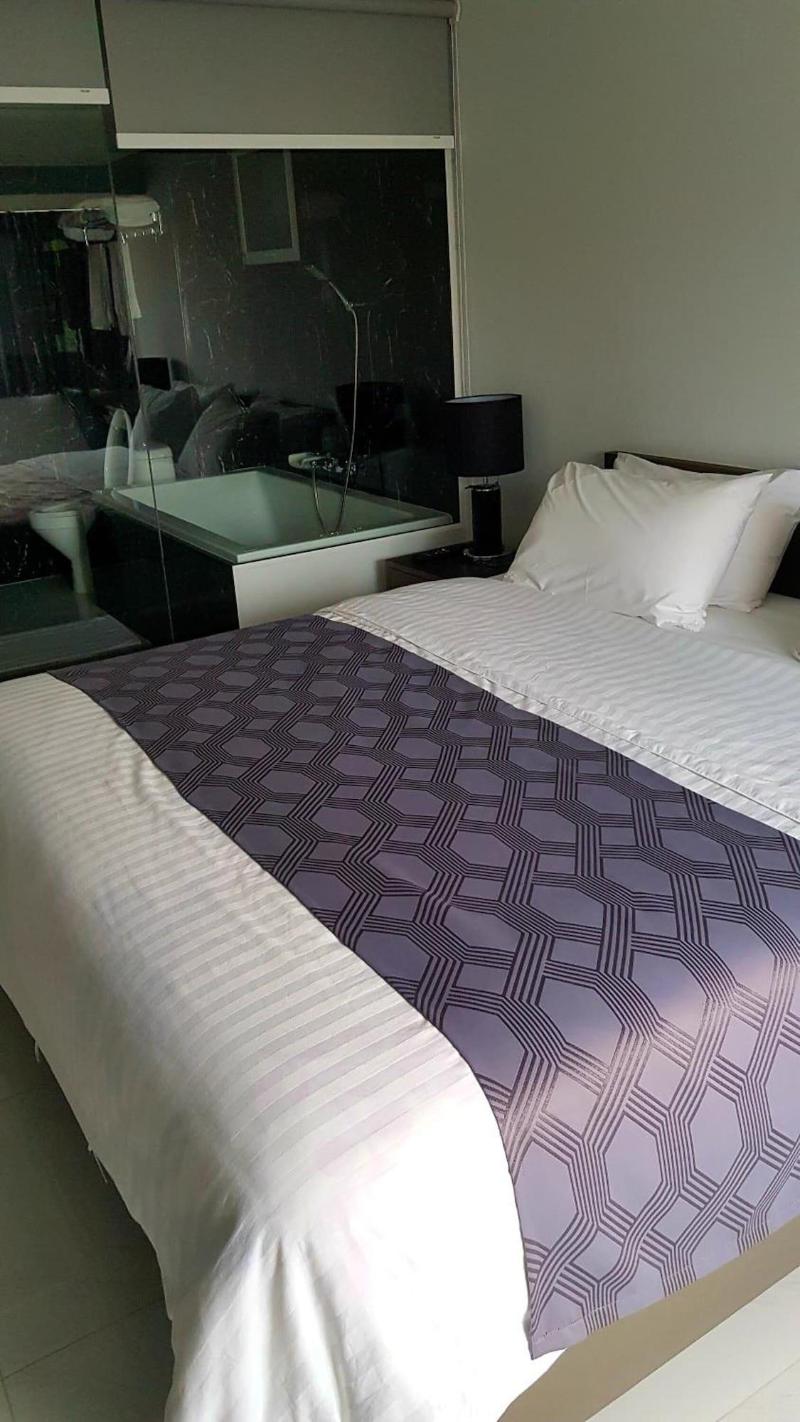 Walking Street Hostel By New Wave Adults Only image