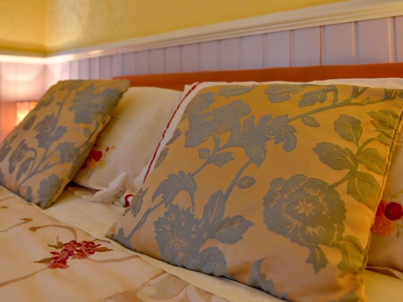 The Warren Guest House image
