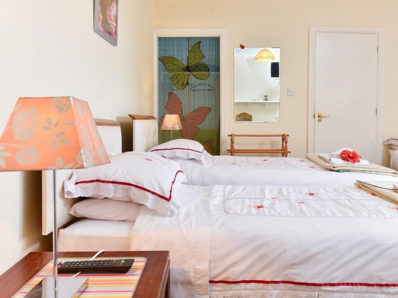 The Warren Guest House image