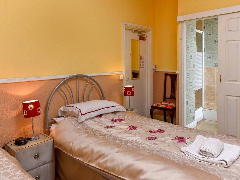 The Warren Guest House image