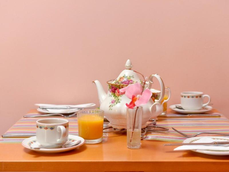 The Warren Guest House image