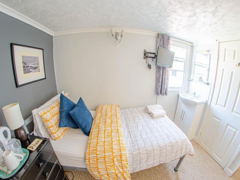 Olivers Guest House image
