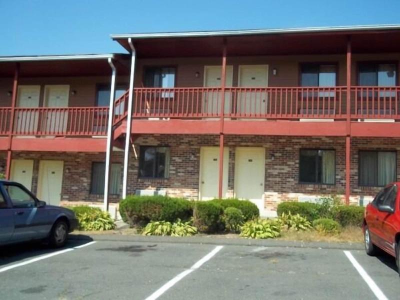 Naugatuck Motor Lodge — photo 4