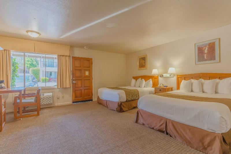 Mariposa Lodge image