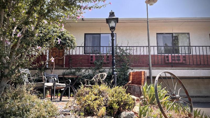 Mariposa Lodge image