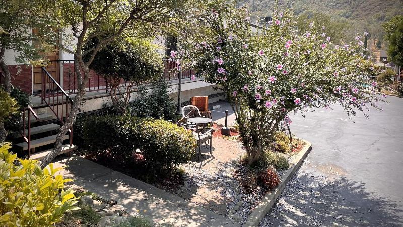 Mariposa Lodge image
