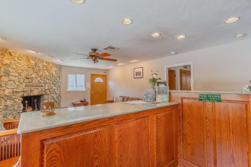 Mariposa Lodge image