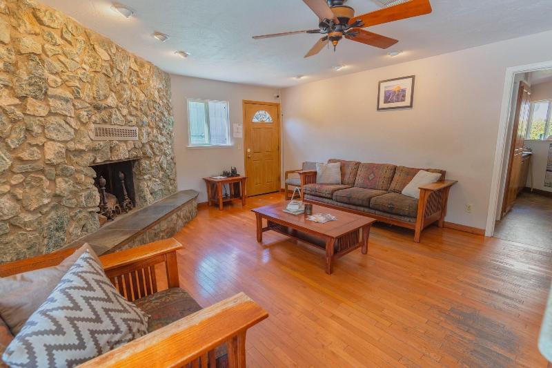 Mariposa Lodge image
