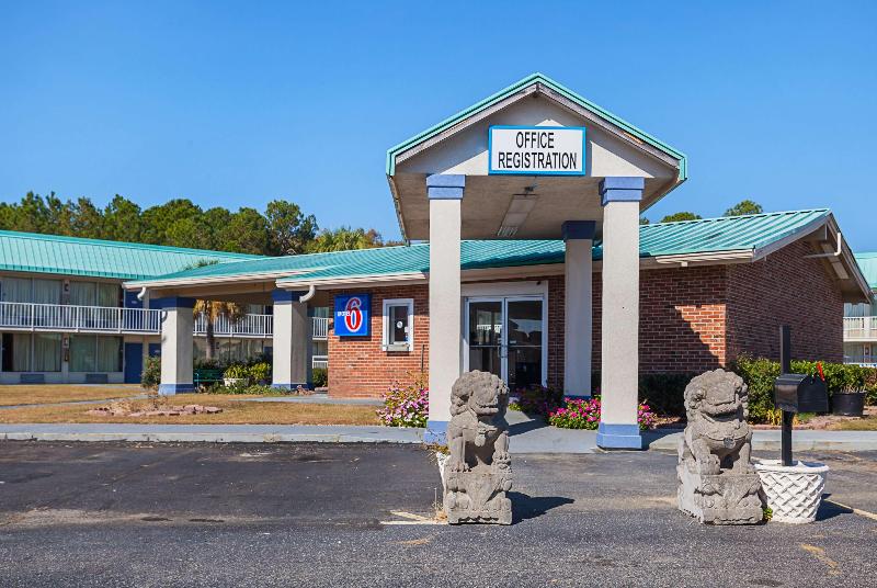 Motel 6 Tifton Ga image