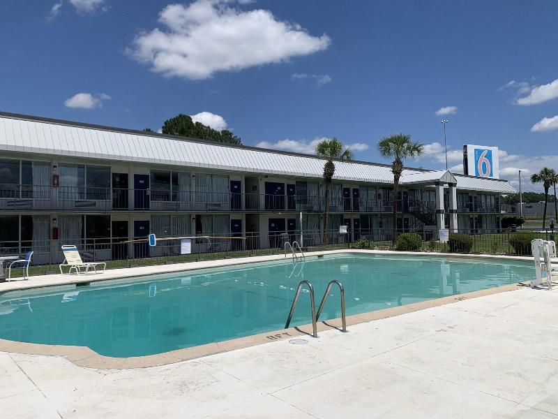 Motel 6 Tifton Ga image