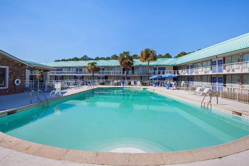 Motel 6 Tifton Ga image