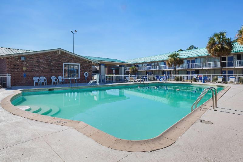 Motel 6 Tifton Ga image