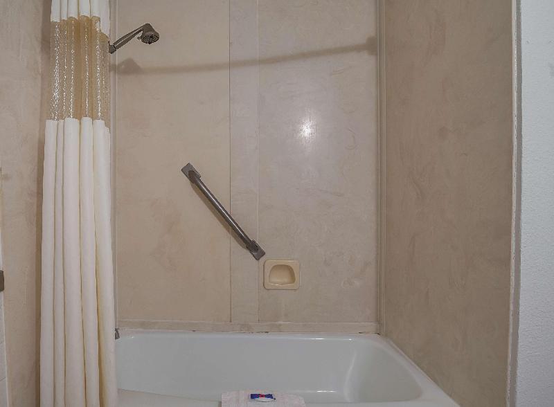 Motel 6 Tifton Ga image
