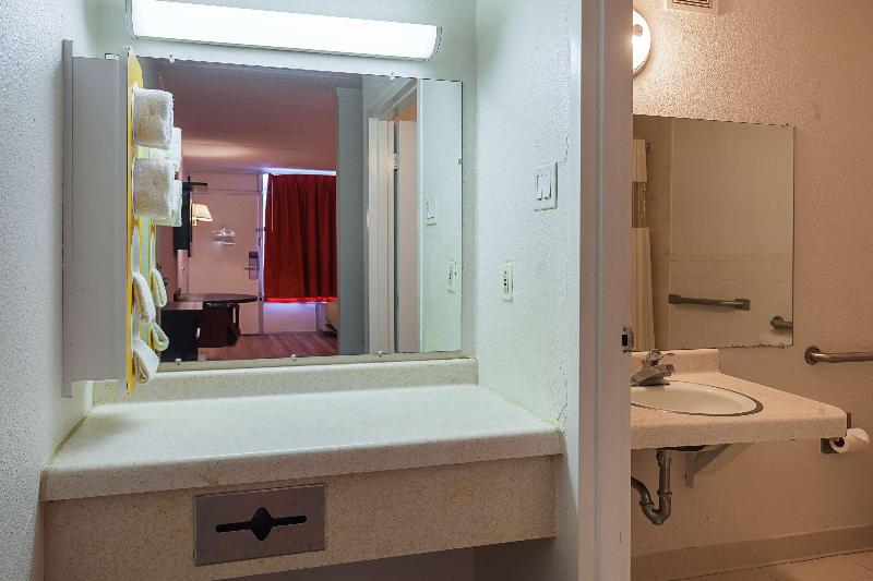 Motel 6 Tifton Ga image