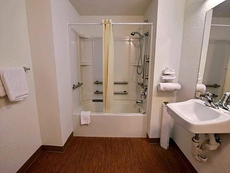 Motel 6 Tifton Ga image