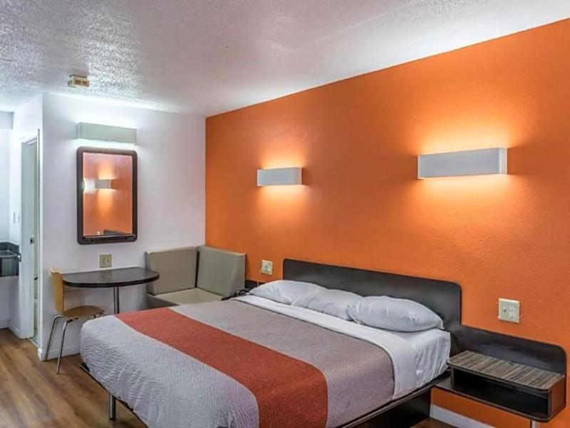Motel 6 Tifton Ga image