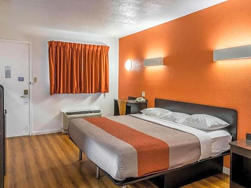 Motel 6 Tifton Ga image