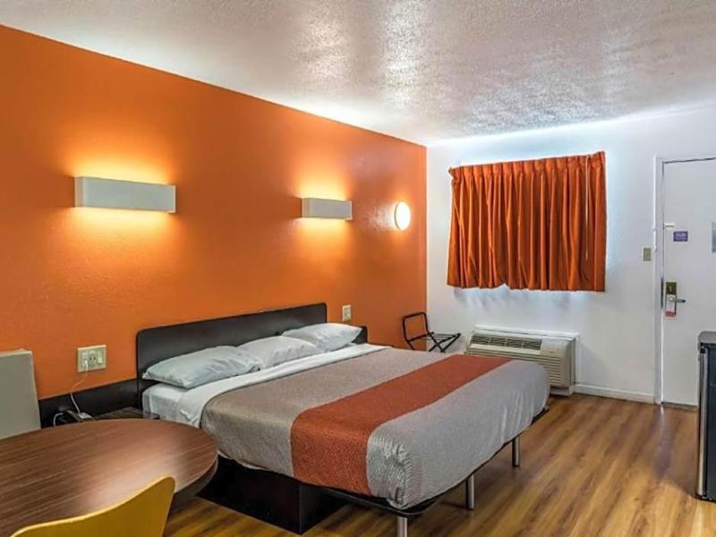 Motel 6 Tifton Ga image