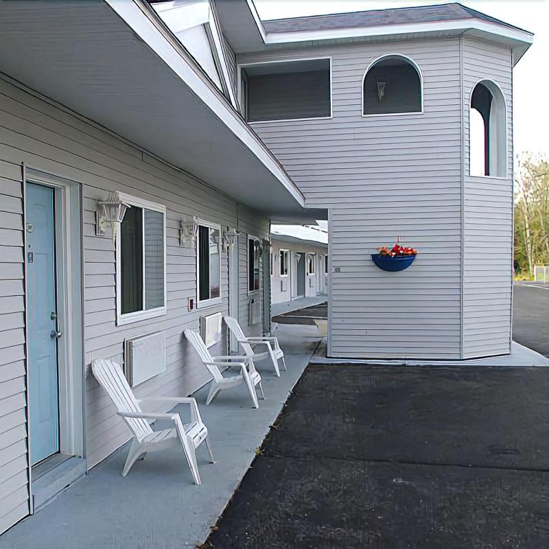 Mackinaw Budget Inn — general view