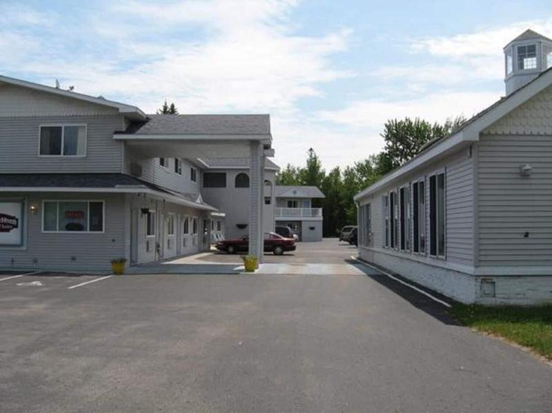 Mackinaw Budget Inn — general view