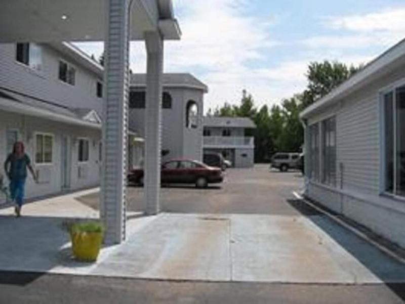 Mackinaw Budget Inn — general view