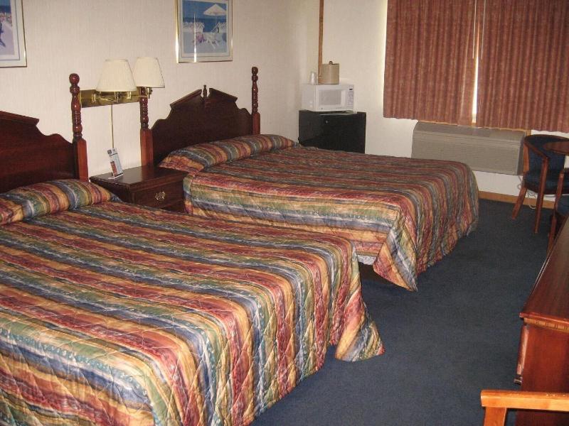 Mackinaw Budget Inn — photo 12
