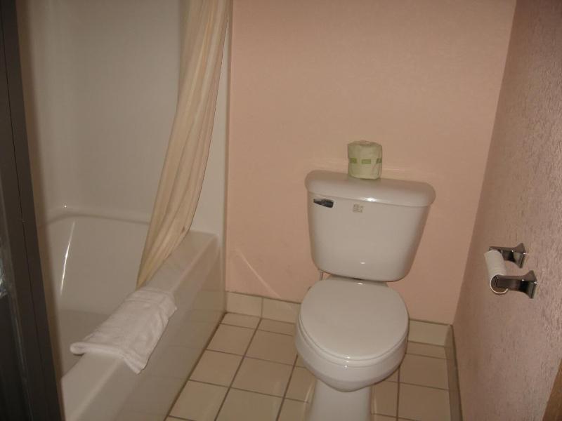 Mackinaw Budget Inn — photo 26