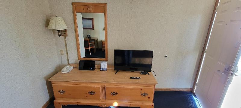 Mackinaw Budget Inn — photo 17