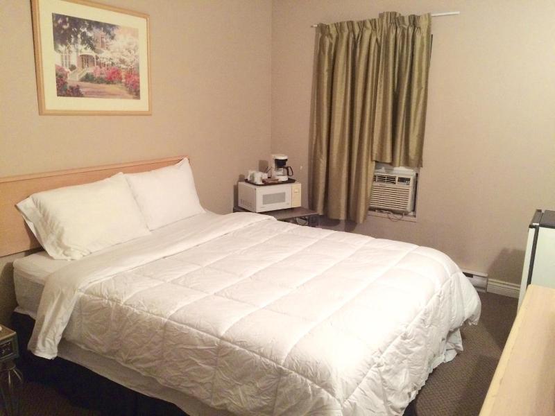Barriere Motor Inn