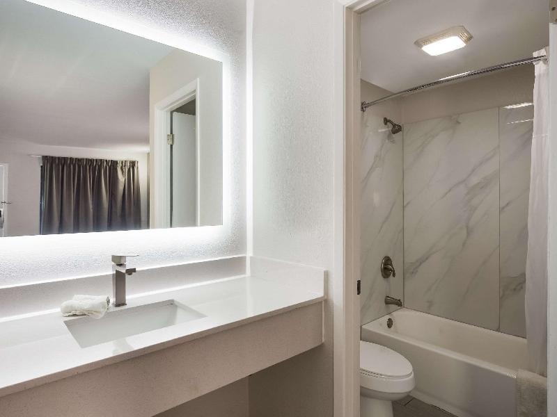 Americas Best Value Inn Suites Mobile image