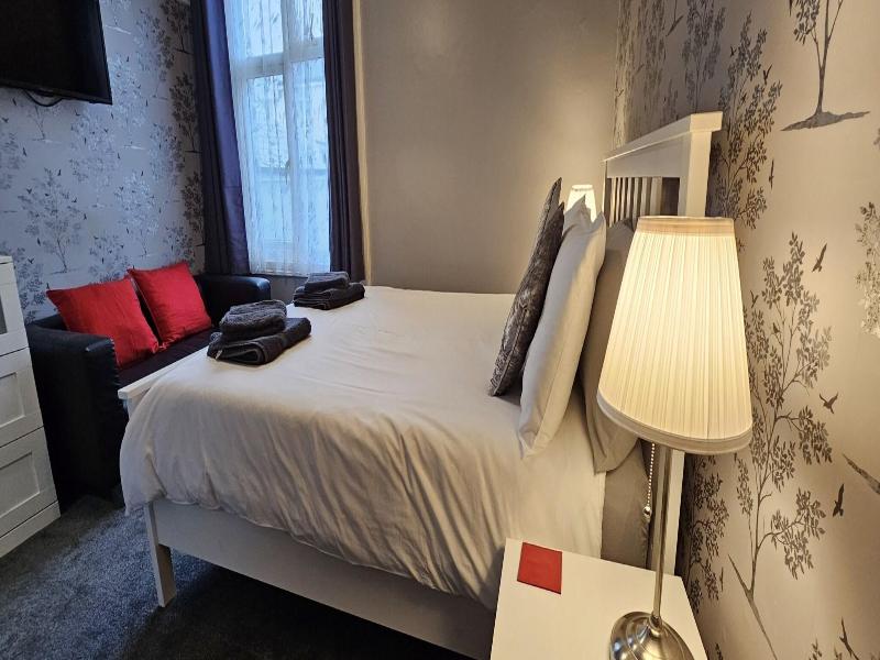 The Roslyn Hotel image