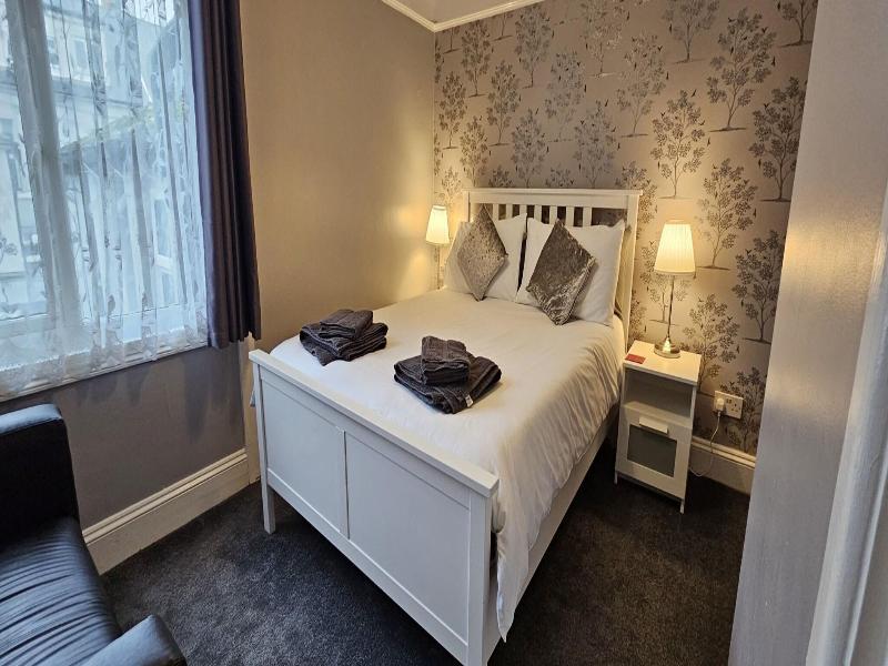 The Roslyn Hotel image