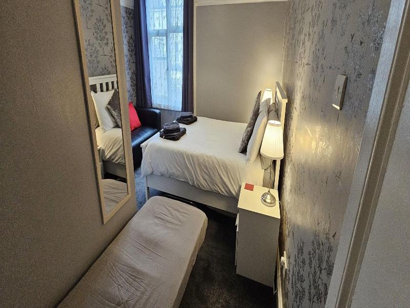 The Roslyn Hotel image