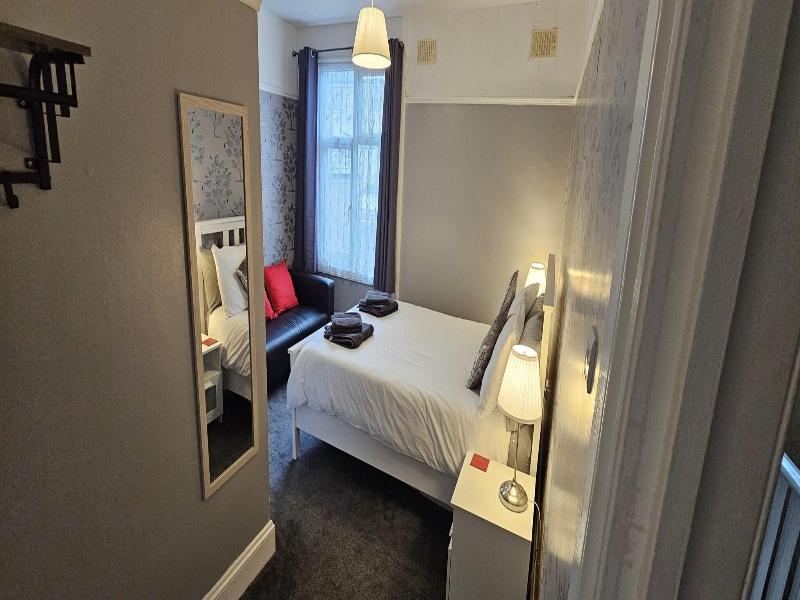 The Roslyn Hotel image