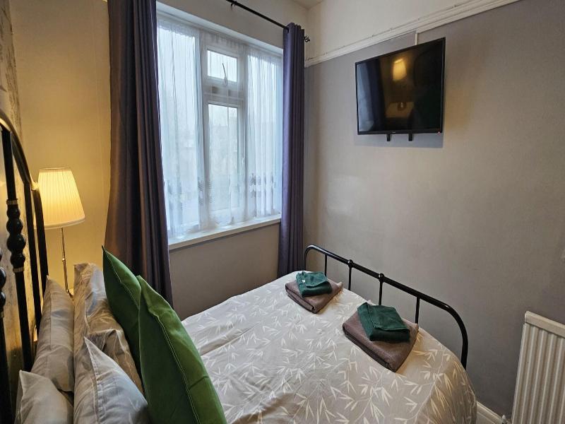 The Roslyn Hotel image