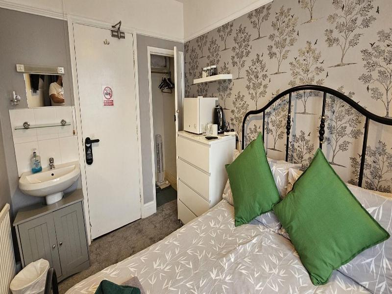 The Roslyn Hotel image