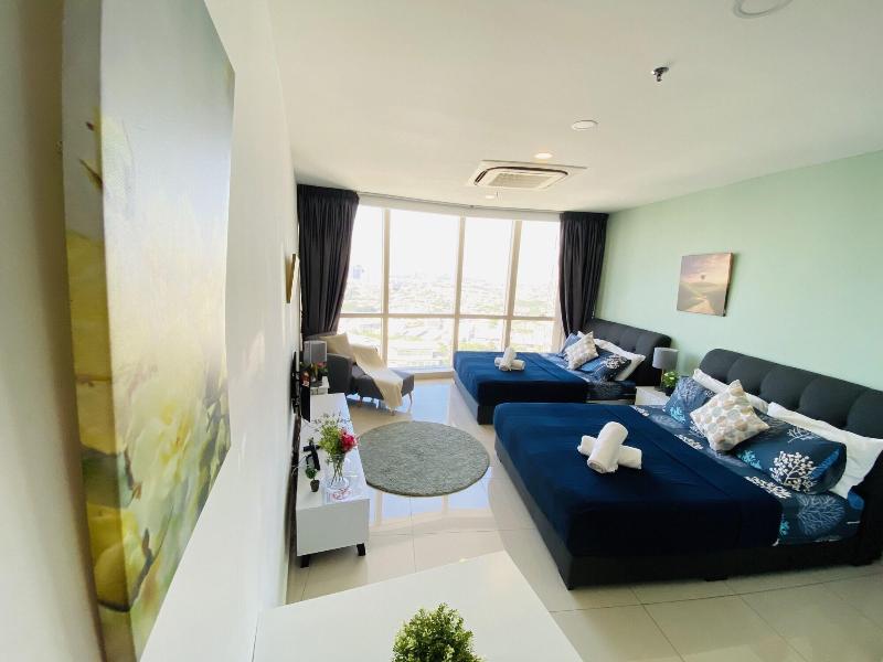 Chrisenbel Suites Pinnacle Pj image